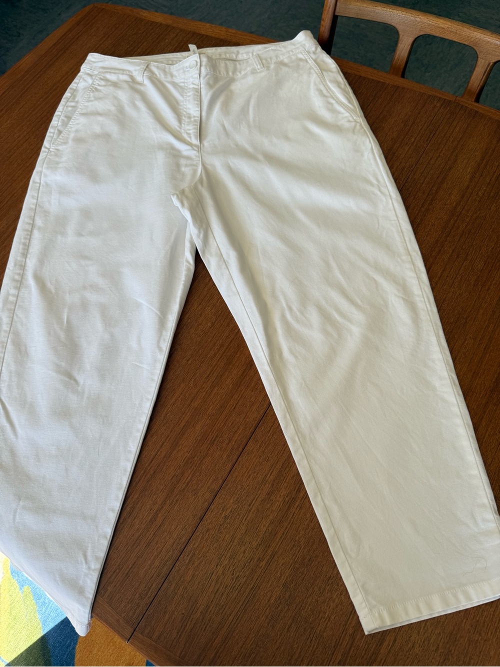 EILEEN FISHER White Cotton Pants with Branded Waist Label